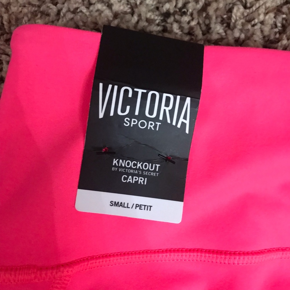 VS Knockout Capri Leggings